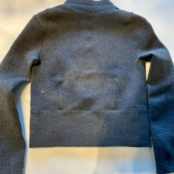 Lululemon NWOT grey scuba crop top with open neck, fleecy, long sleeve size 2 - Picture 6 of 8
